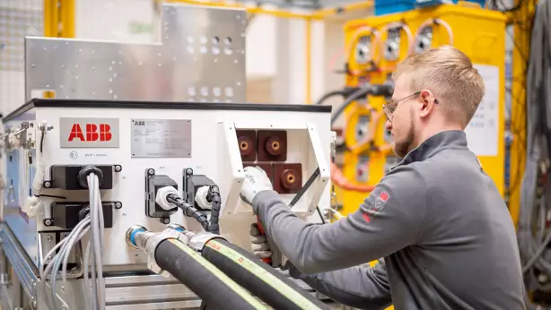ABB a umělá inteligence: revoluce v průmyslové efektivitě, úspoře energie a plánování díky prediktivním systémům a cloudovým řešením