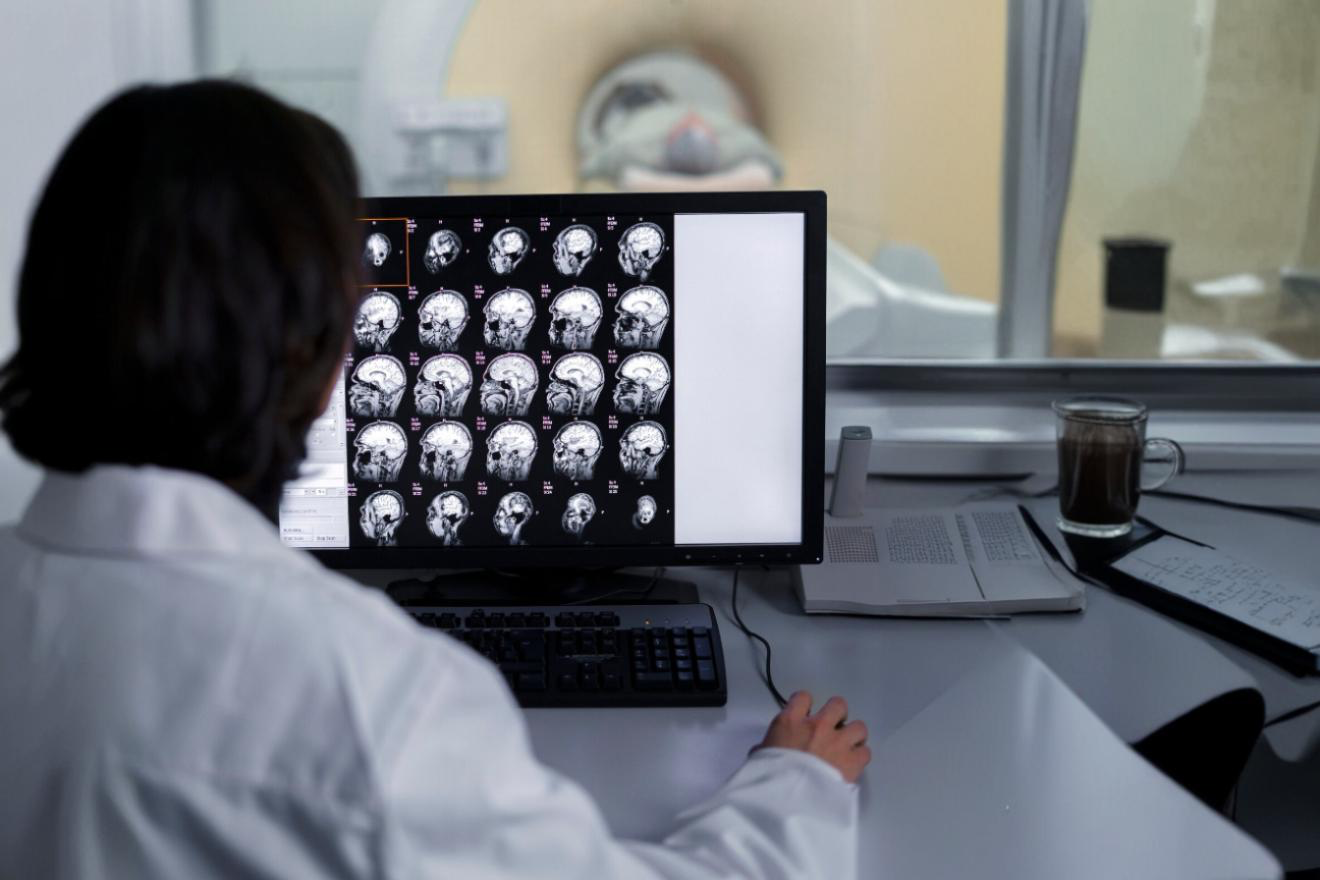 Jak nanomedikamenty, zobrazovací metody a AI společně bojují proti Alzheimerovi a Parkinsonovi?