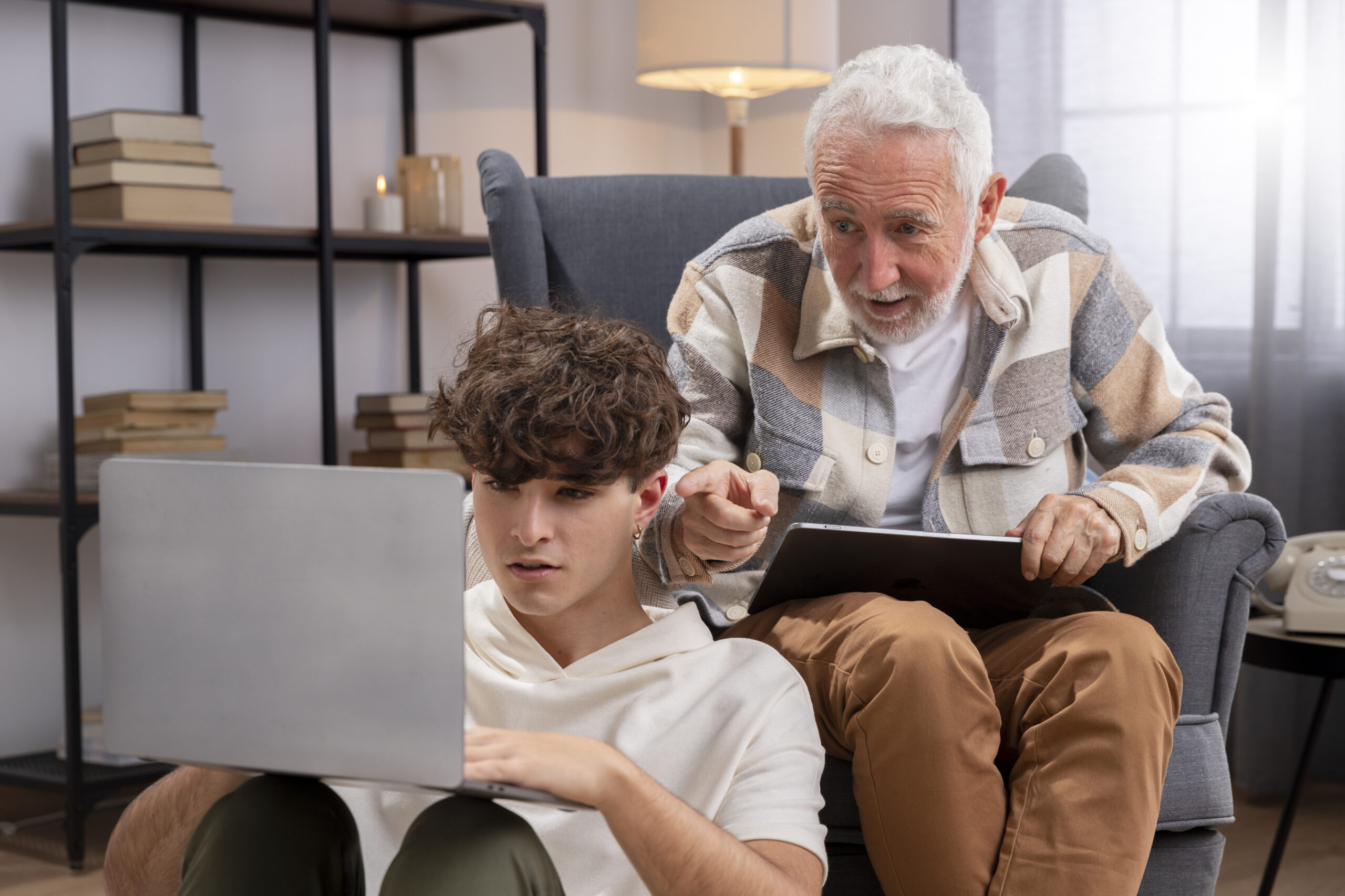 AI Basics for Seniors: First Steps, Tips and Practical Uses